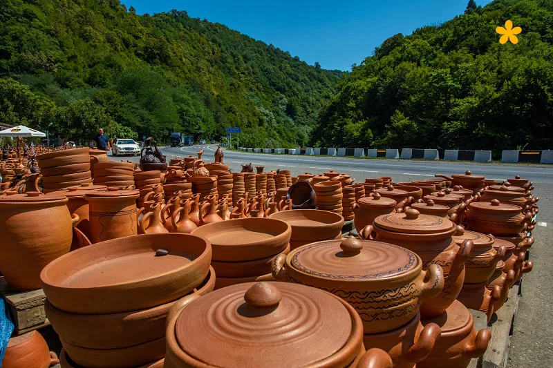 Pottery making in Shrosha
